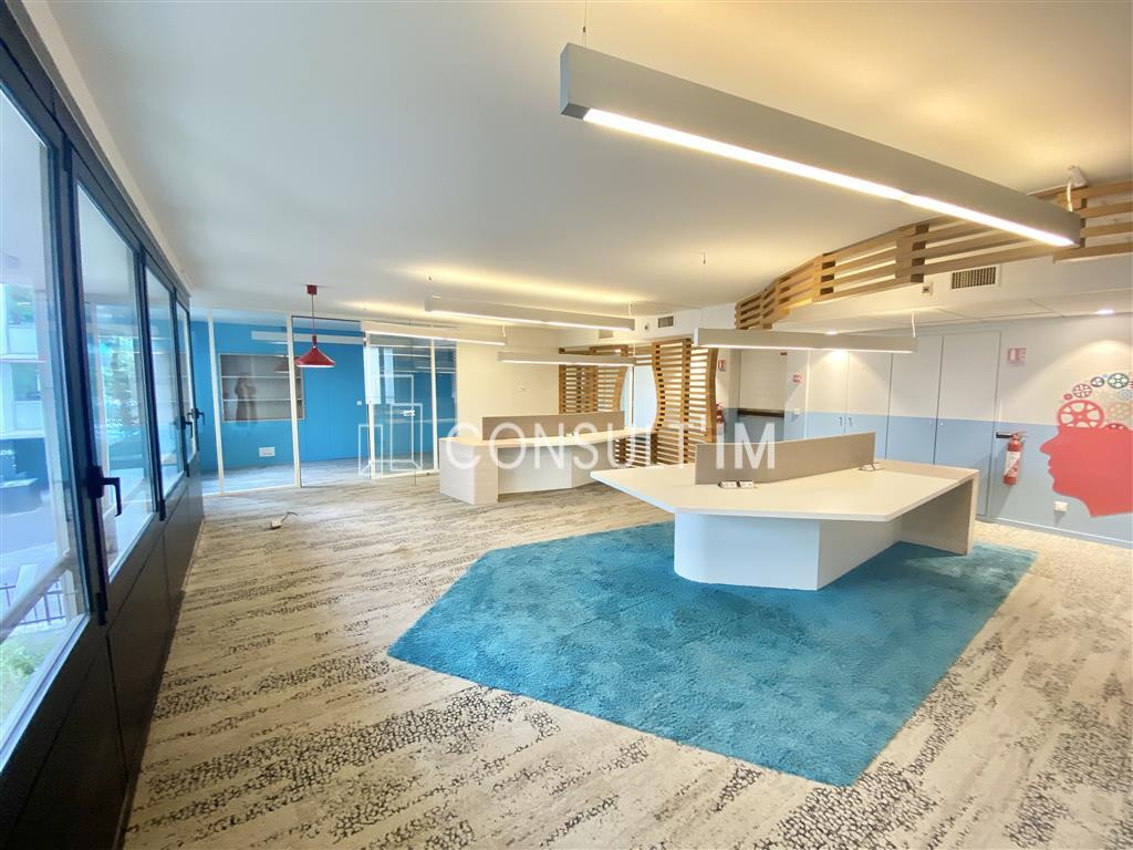Immeuble indépendant avec espace extérieurs !