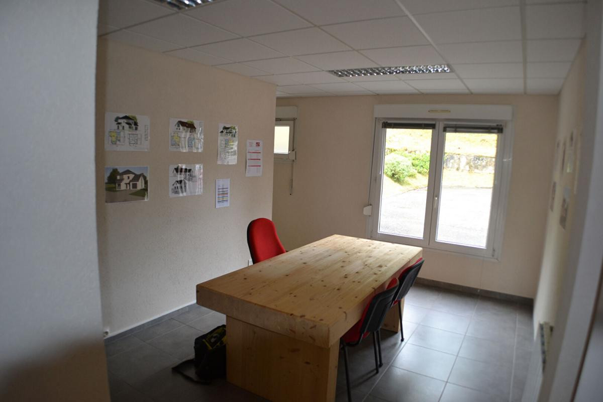 Local commercial Maiche 126 m2 - Grand Parking - Rue passante