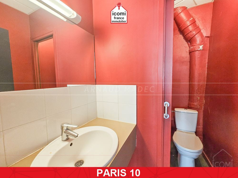 PARIS - Paris 10 (75010) - A VENDRE - LOCAL A USAGE MIXTE DE 40M² AVEC COIN CUISINE ET SDE/WC AMENAGE - BELLE HAUTEUR SOUS PLAFOND - VITRINE AVEC RIDEAU SECURITE