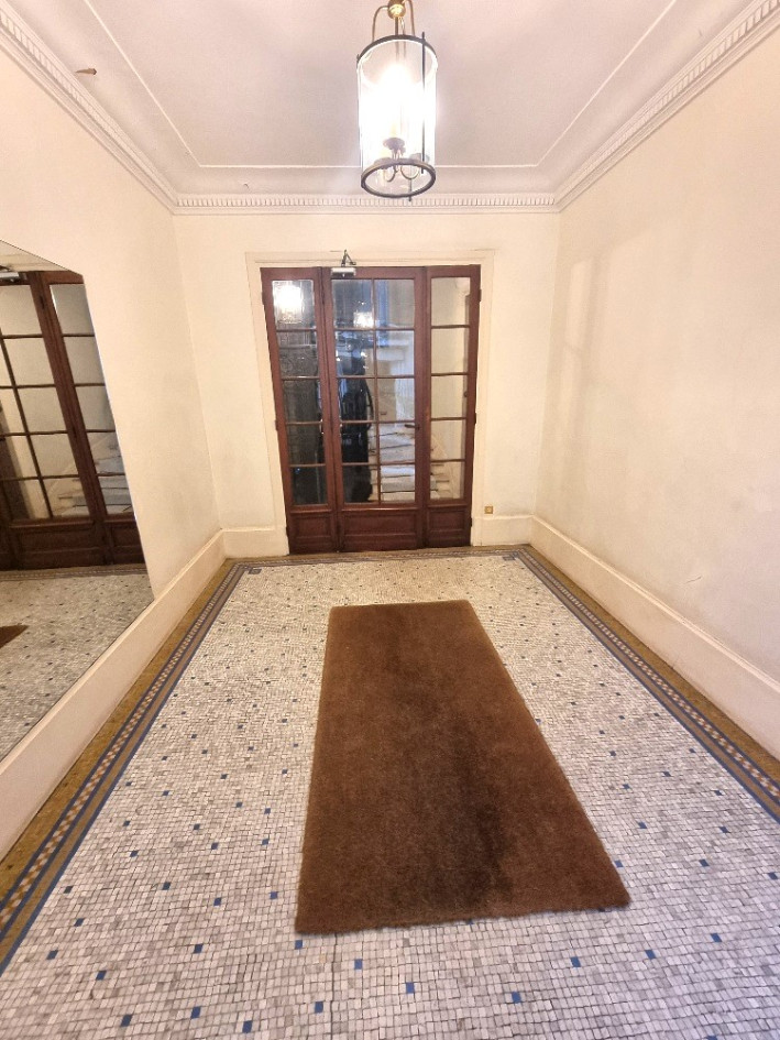 LOCAUX PROFESSIONNELS A LOUER PARIS 75017