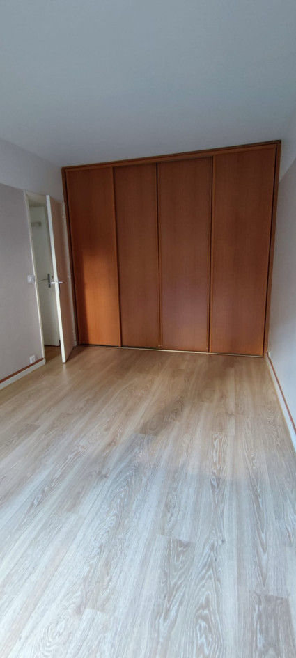 Locaux 5 pièces 91m2