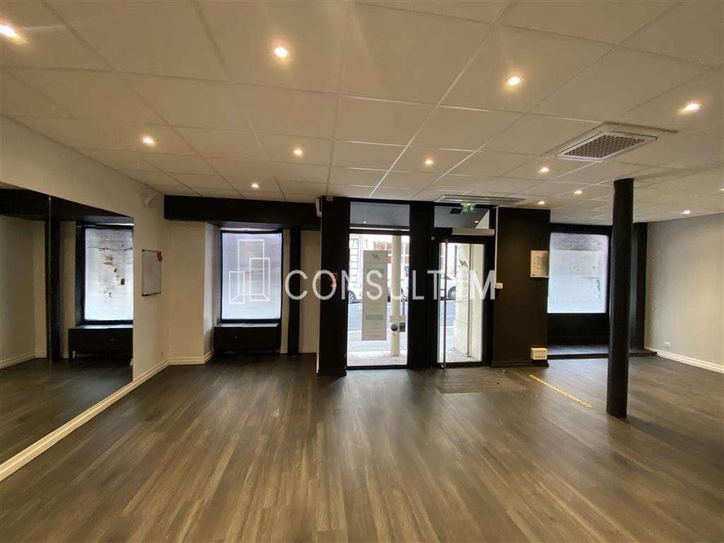 Boutique idéalement situé dans un quartier très dynamique