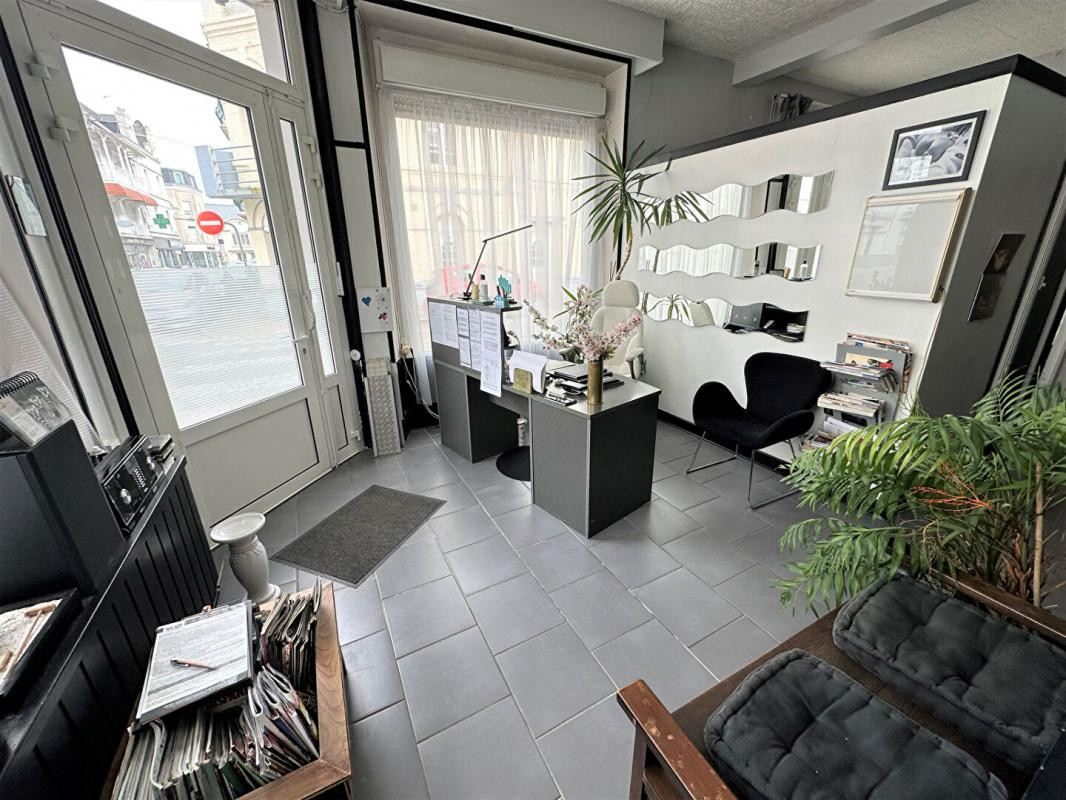 Berck-sur-Mer, immeuble de rapport avec cellule commerciale et appartement d'une superficie totale de 134 M²
