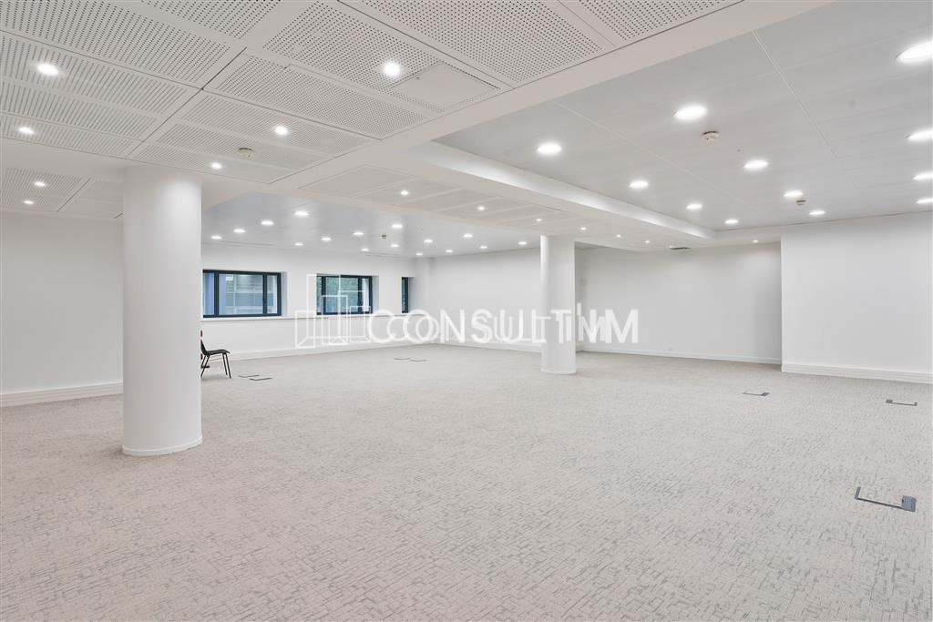 A toute proximité de la rue La Fayette, à louer une surface de bureaux rénovée