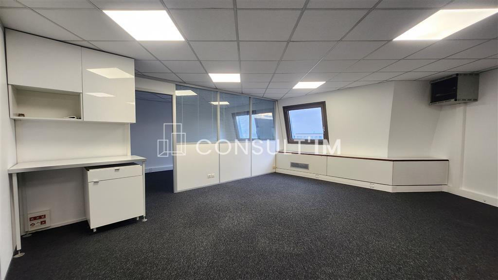 A louer bureaux en bon état à la frontière entre Courbevoie et La Garenne Colombes