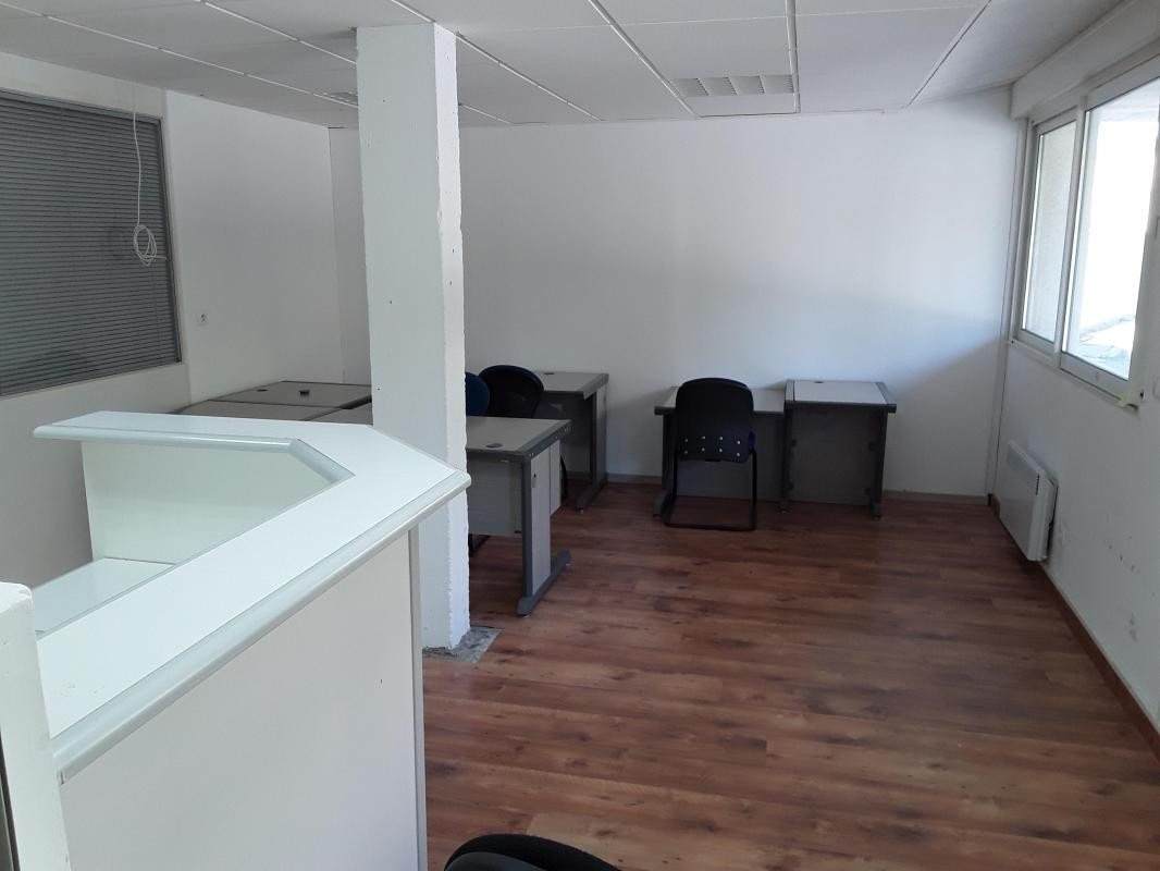 SANS FRAIS - LOCAL 120m² MIRAMAS