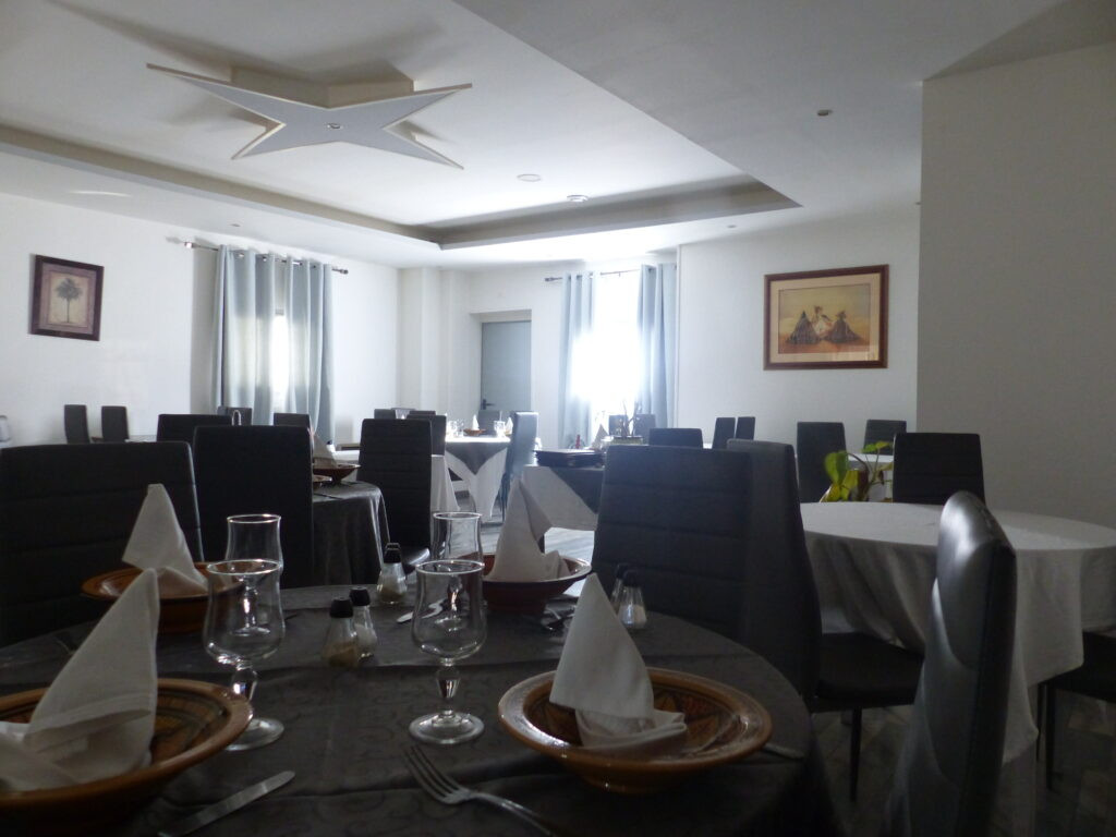 A VENDRE immeuble avec commerce et 4 appartements 28 110 LUCE