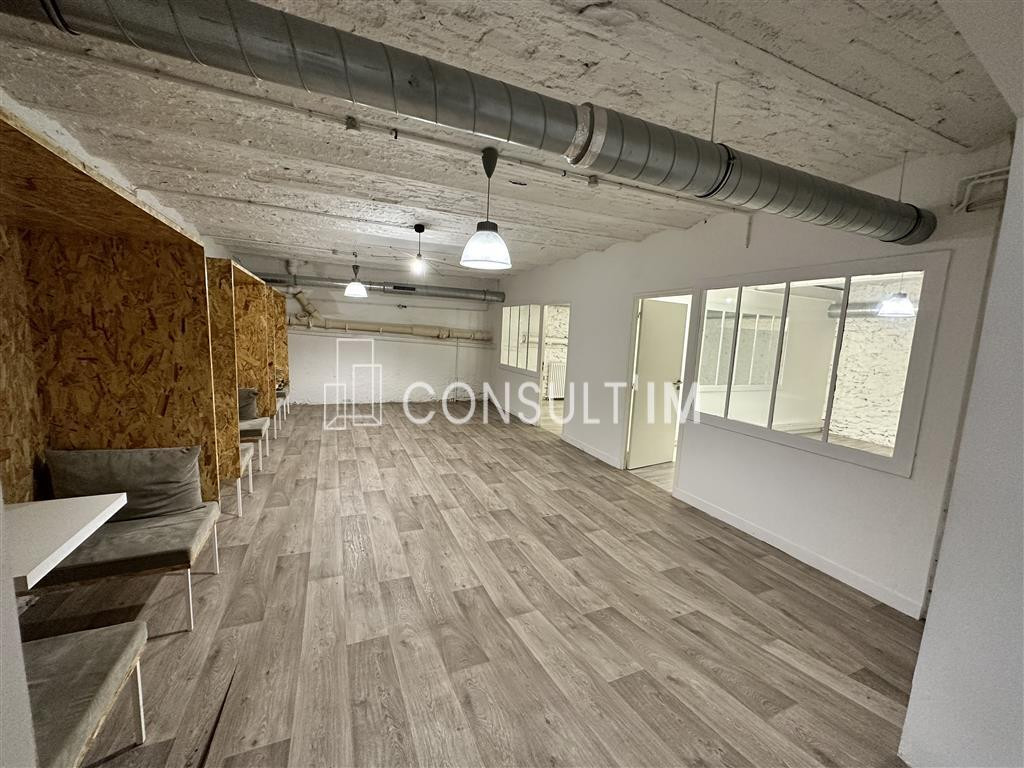 A louer bureaux atypique avec belle hauteur sous plafond