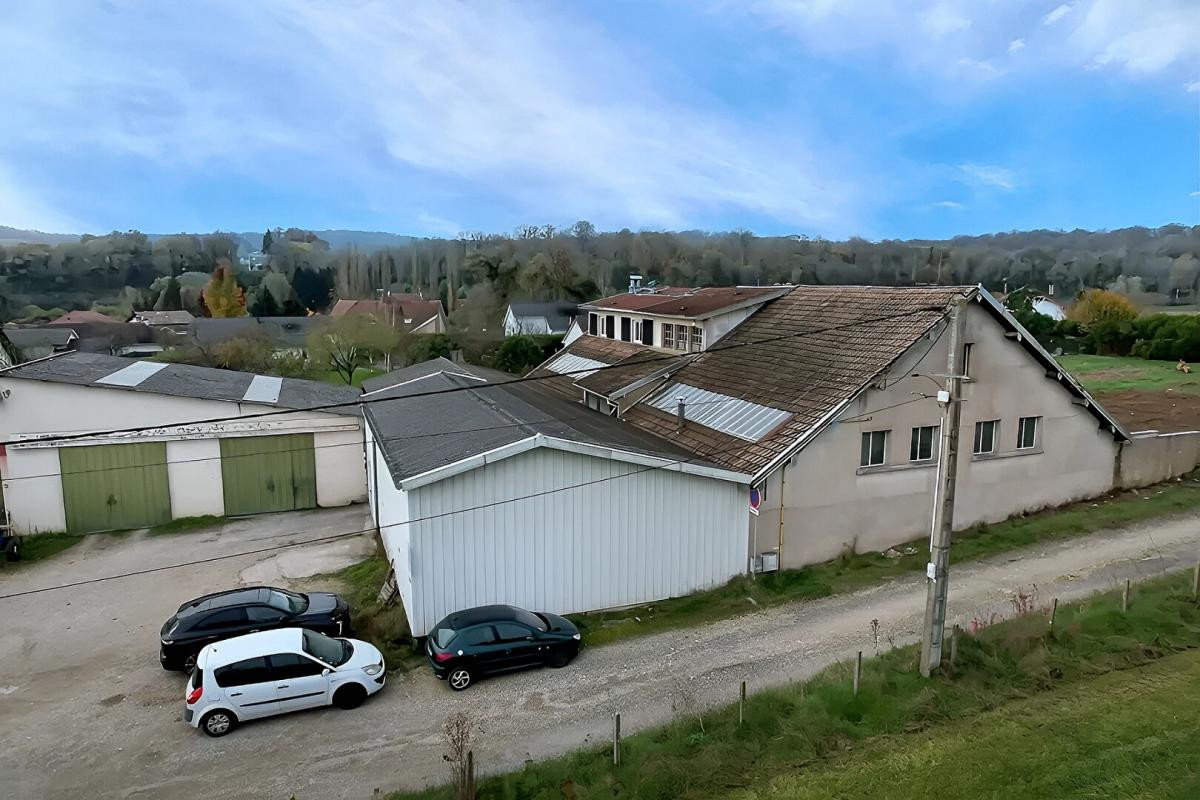 Local d'activité/stockage 879 m2 + appartement/bureaux 132 m2