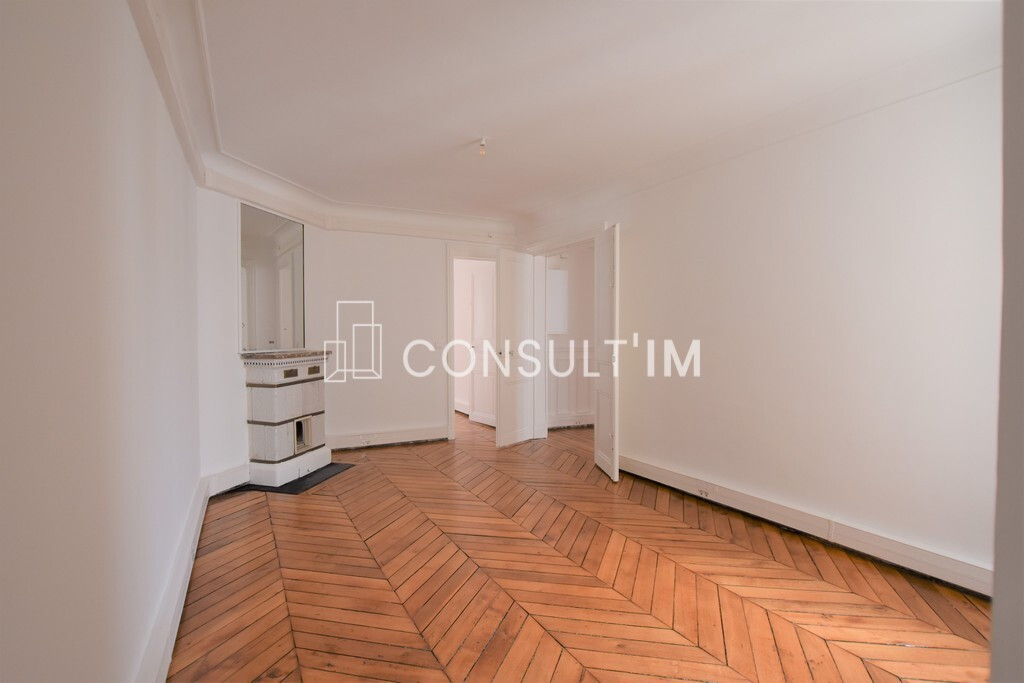 A louer bureaux avec parquet, moulures, cheminées