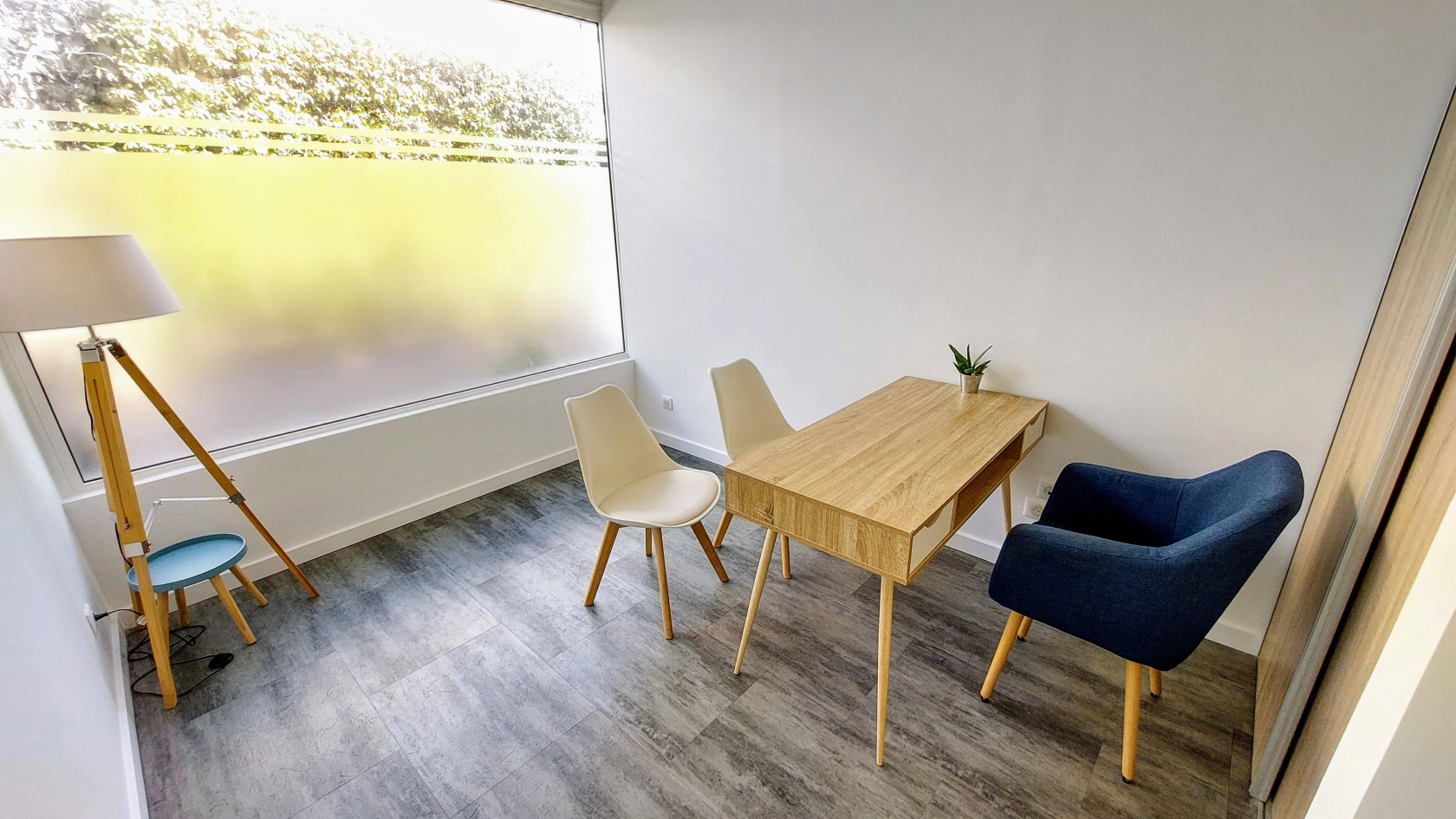 𝗔 𝗟𝗢𝗨𝗘𝗥 – 𝗖𝗮𝗯𝗶𝗻𝗲𝘁 𝗺𝗲́𝗱𝗶𝗰𝗮𝗹 / 𝗣𝗮𝗿𝗮𝗺𝗲́𝗱𝗶𝗰𝗮𝗹 𝘀𝘂𝗿 𝗖𝗮𝗿𝗿𝗼𝘀 (06)