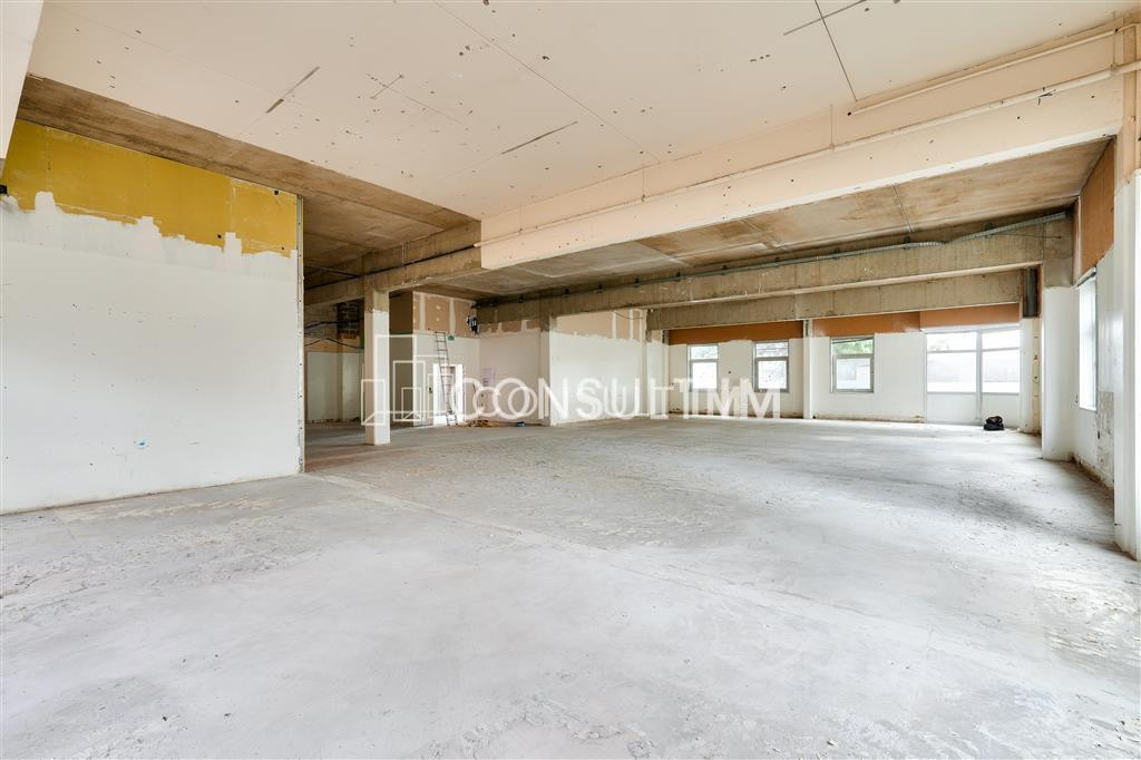 A louer, Immeuble indépendant de 2306m², à proximité de la gare de St-Cloud