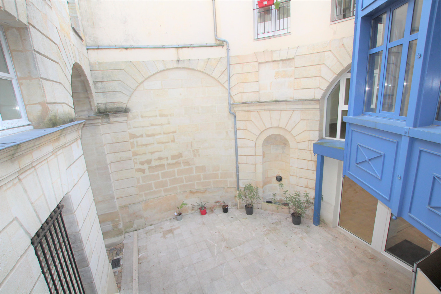 BORDEAUX JARDIN PUBLIC - LOCATION BUREAUX 134 M² AVEC COUR