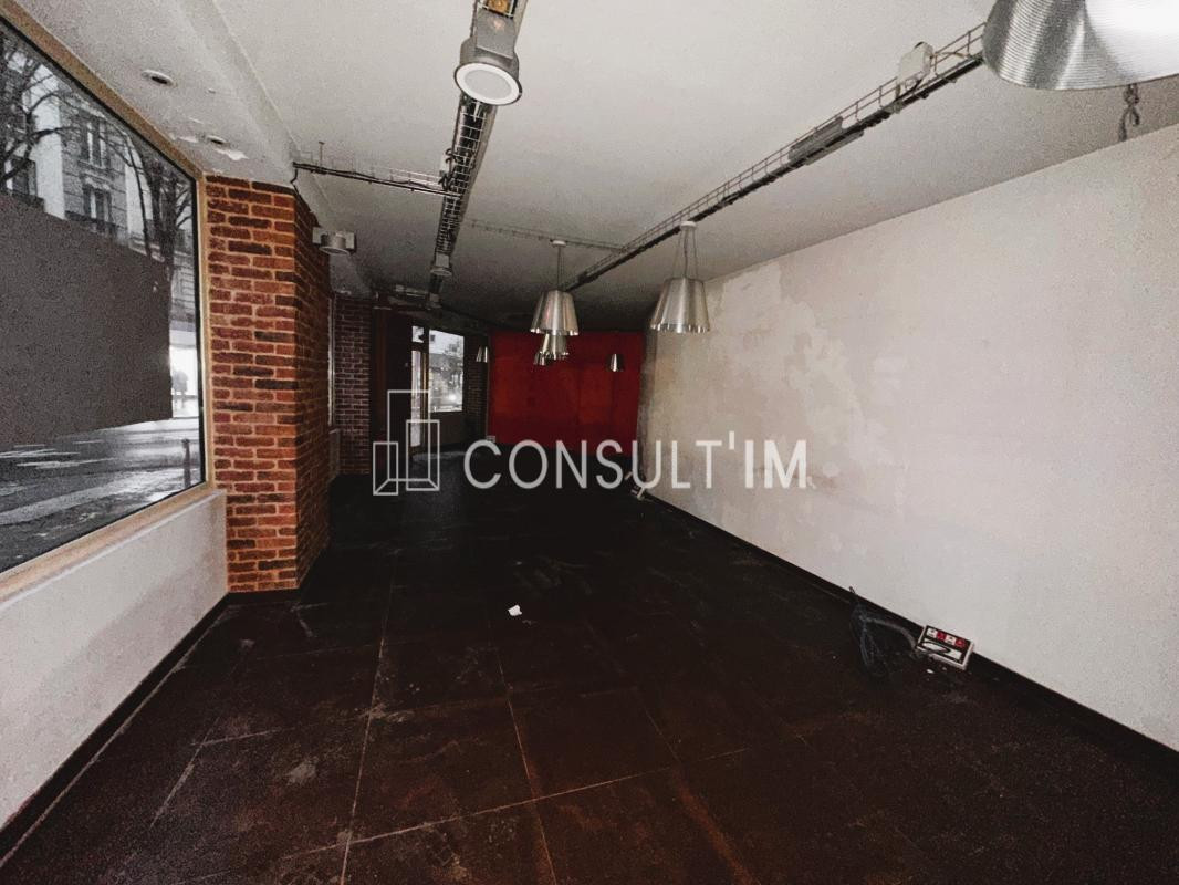 Avenue Gambetta, une boutique disponible de 55 m² SANS PAS DE PORTE