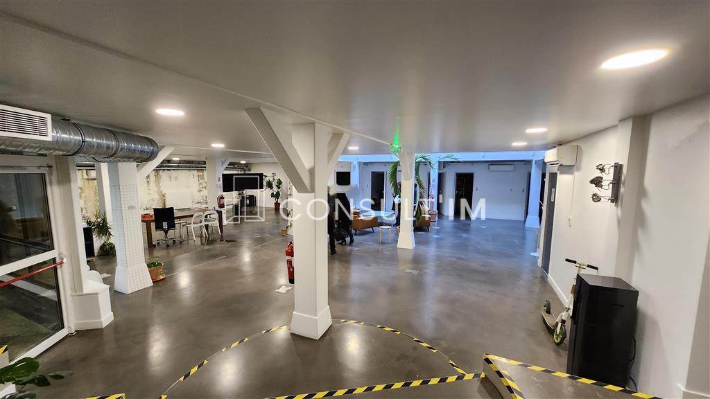 Bureaux à louer dans un bel immeuble indépendant avec cour intérieur de 124m²