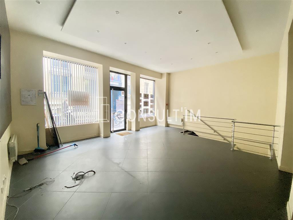 Bureaux avec belle hauteur sous plafond