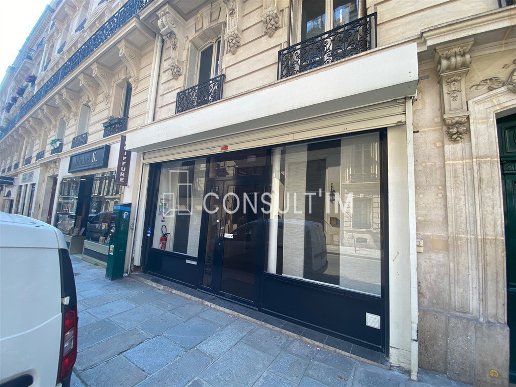 En location pure une boutique en excellent état au cœur du 8ème arrondissement