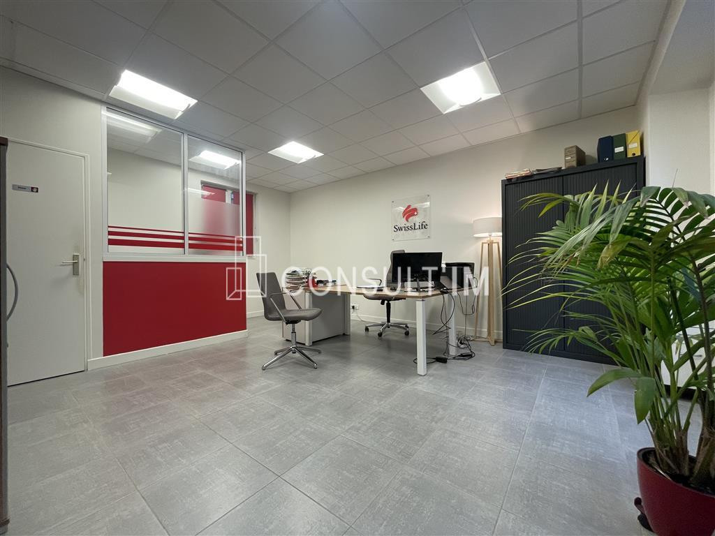 Bureau à louer avec vitrine - Cité Moynet