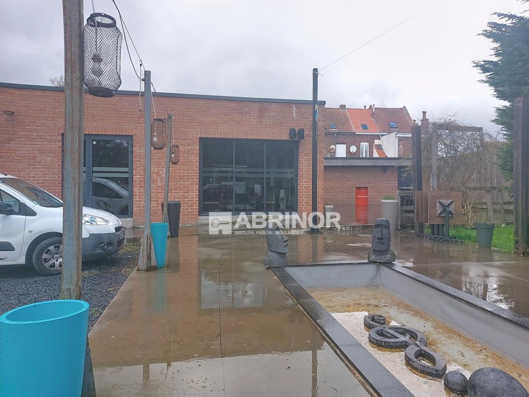 LOCAL COMMERCIAL de 384m² sur une parcelle de 2700m²