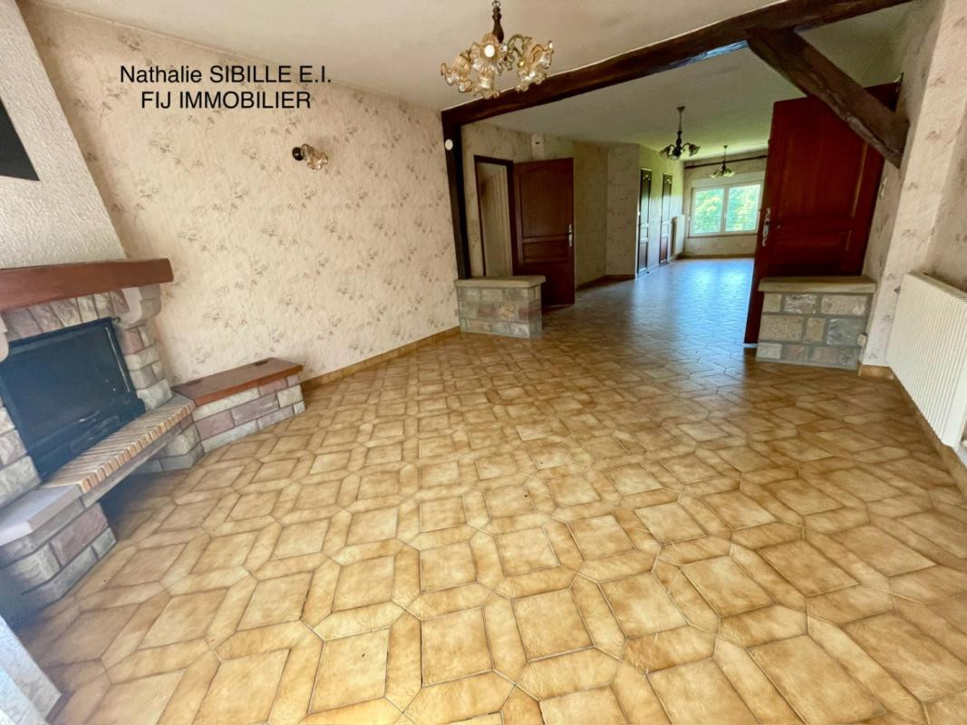 Local Commercial polyvalent et appartements à MONTHUREUX-SUR-SAONE