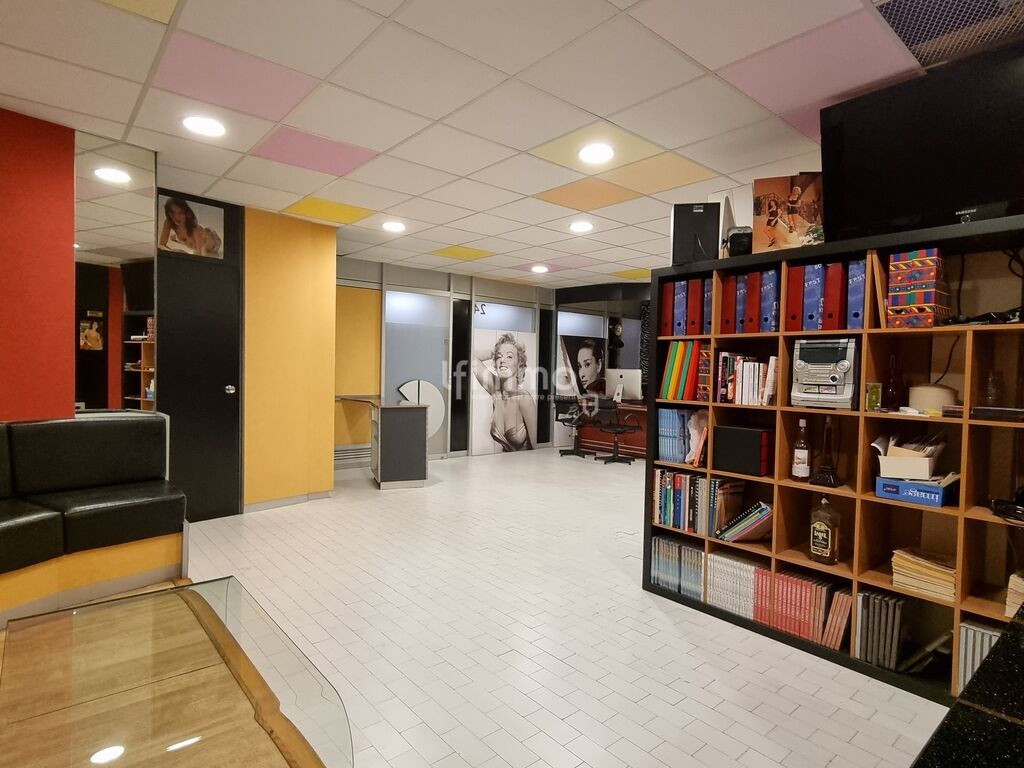 Local bureau 77m2 - Jean Mermoz 13008