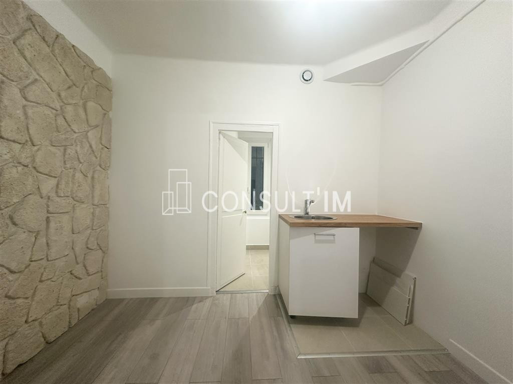 Rue commerçante au Père-Lachaise - Boutique de 35m² à louer