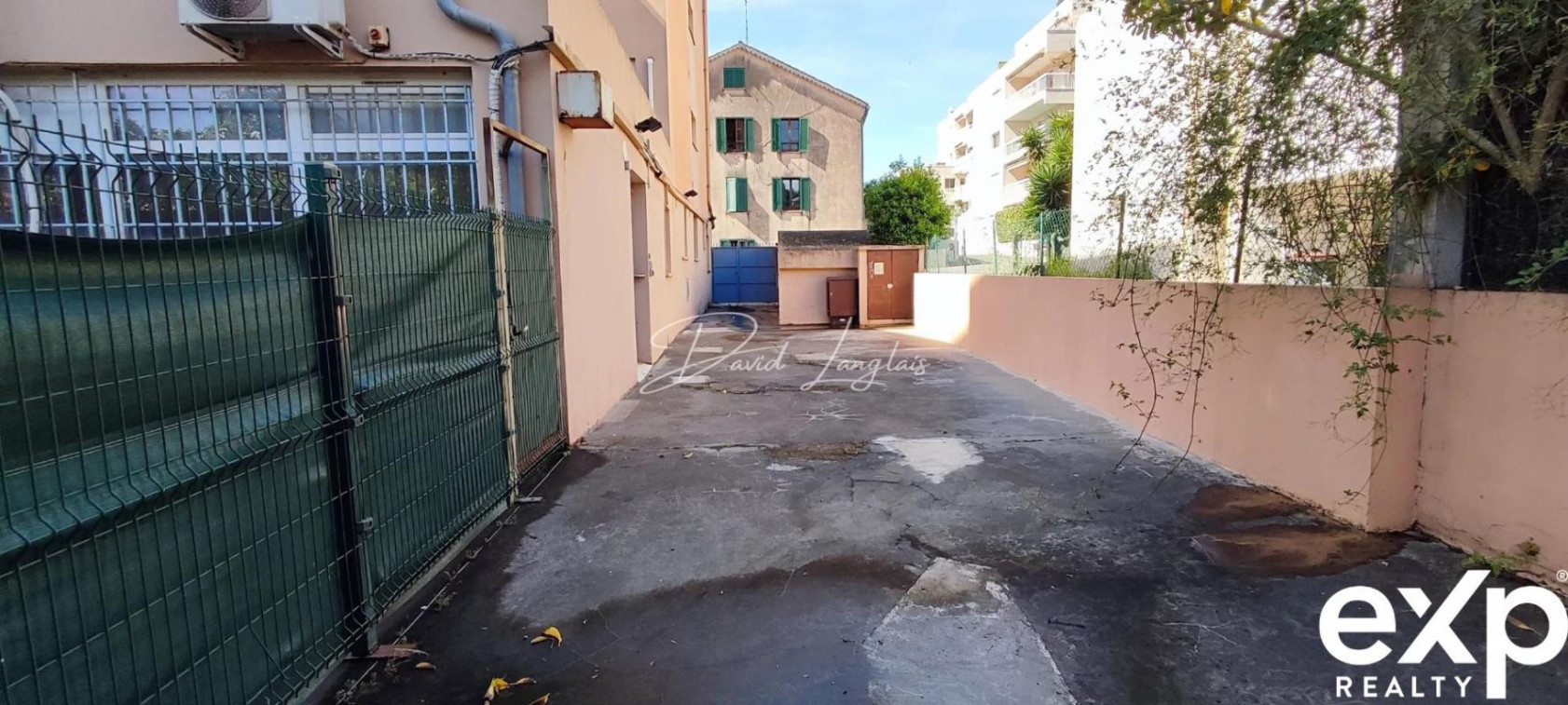 Local Commercial Exceptionnel 315m² à Vallauris (200m Centre-Ville) - Multiples Possibilités !