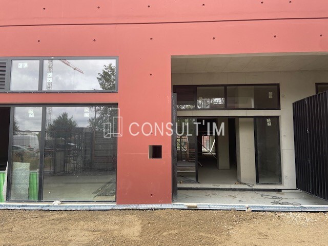 A Louer Cellule commerciale neuve Ivry sur Seine