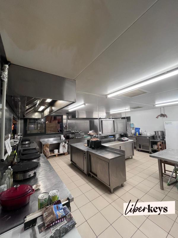 Aux portes de Vannes – Bâtiment Commercial récent divisible 470 m²