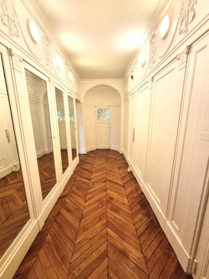 LOCAUX PROFESSIONNELS A LOUER PARIS 75017