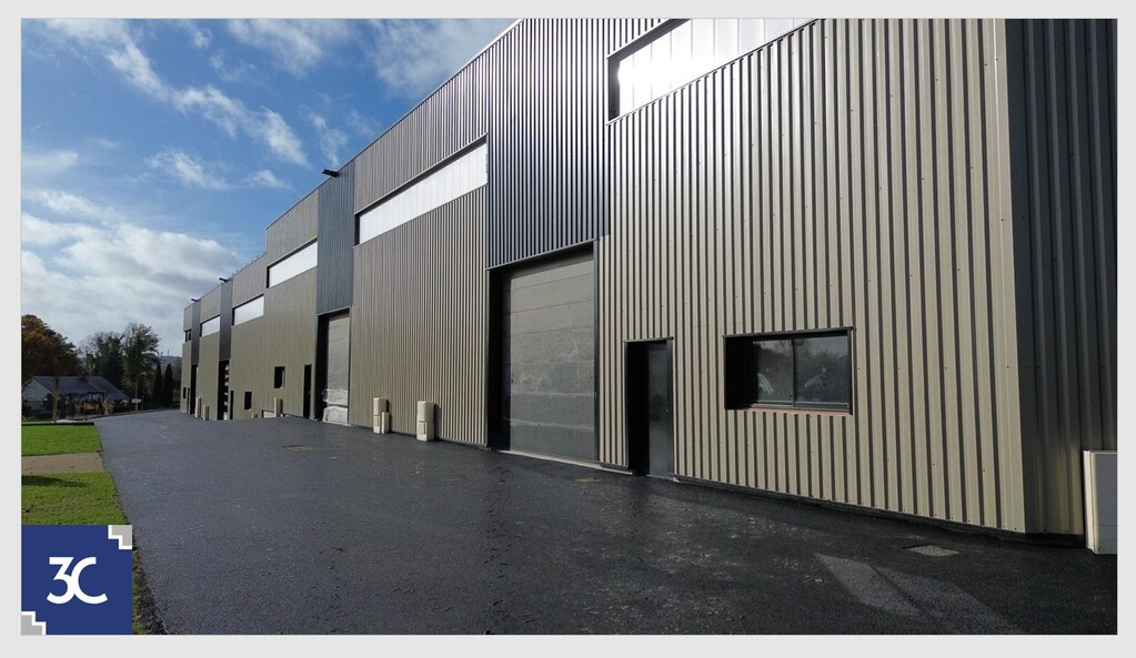 ENTREPOT NEUF de 632 m2 - ISOLATION PAR L'EXTERIEUR