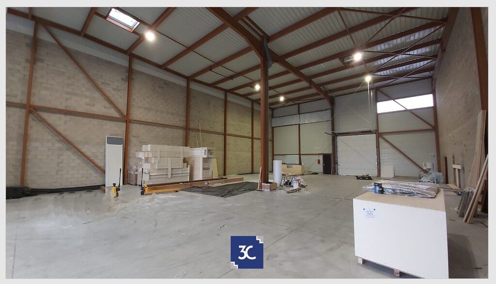 ENTREPOT NEUF de 632 m2 - ISOLATION PAR L'EXTERIEUR