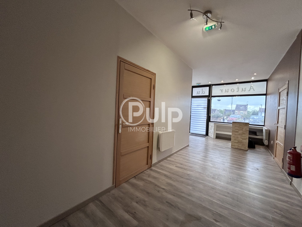 À LOUER - LOCAL COMMERCIAL / PROFESSIONNEL D'ENVIRON 85 m²
