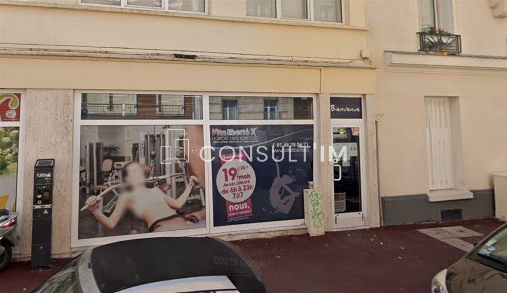 En location pure sans pas de porte ni cession, boutique de 308 m²