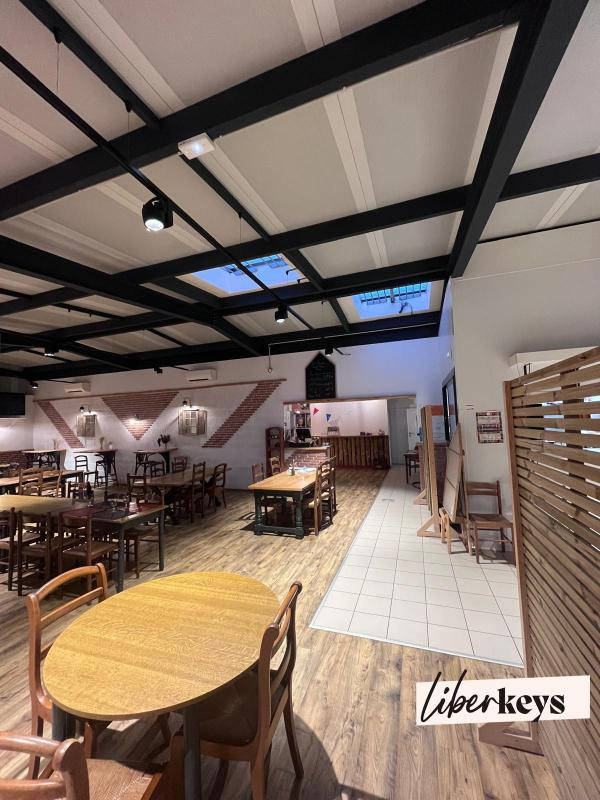 Aux portes de Vannes – Bâtiment Commercial récent divisible 470 m²