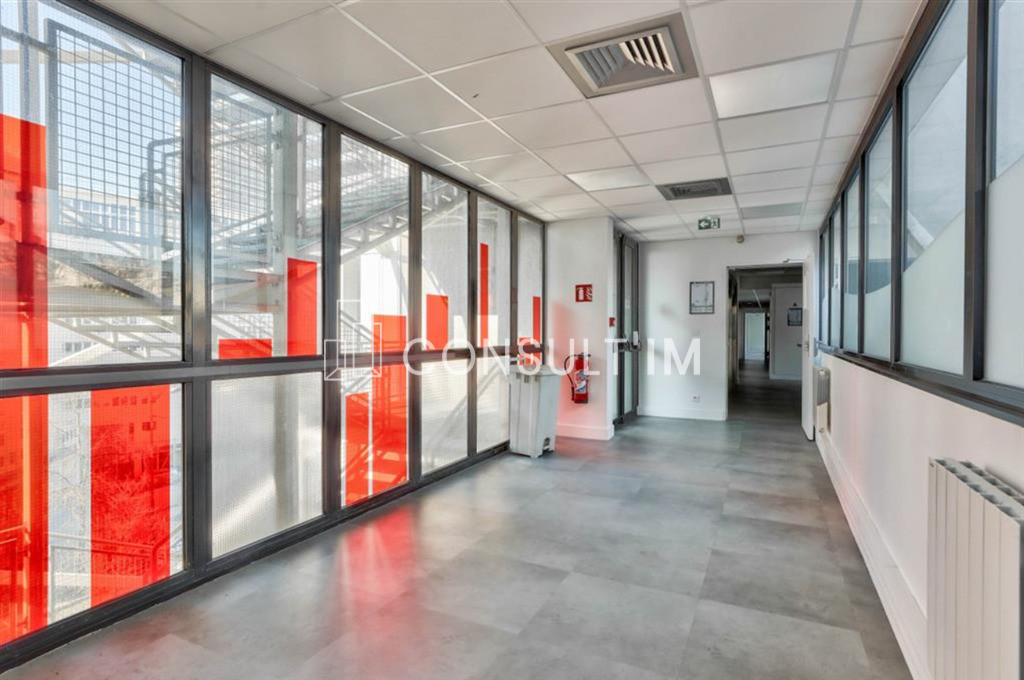 Porte d'Italie - environnement commerçant - locaux traversants et modulables