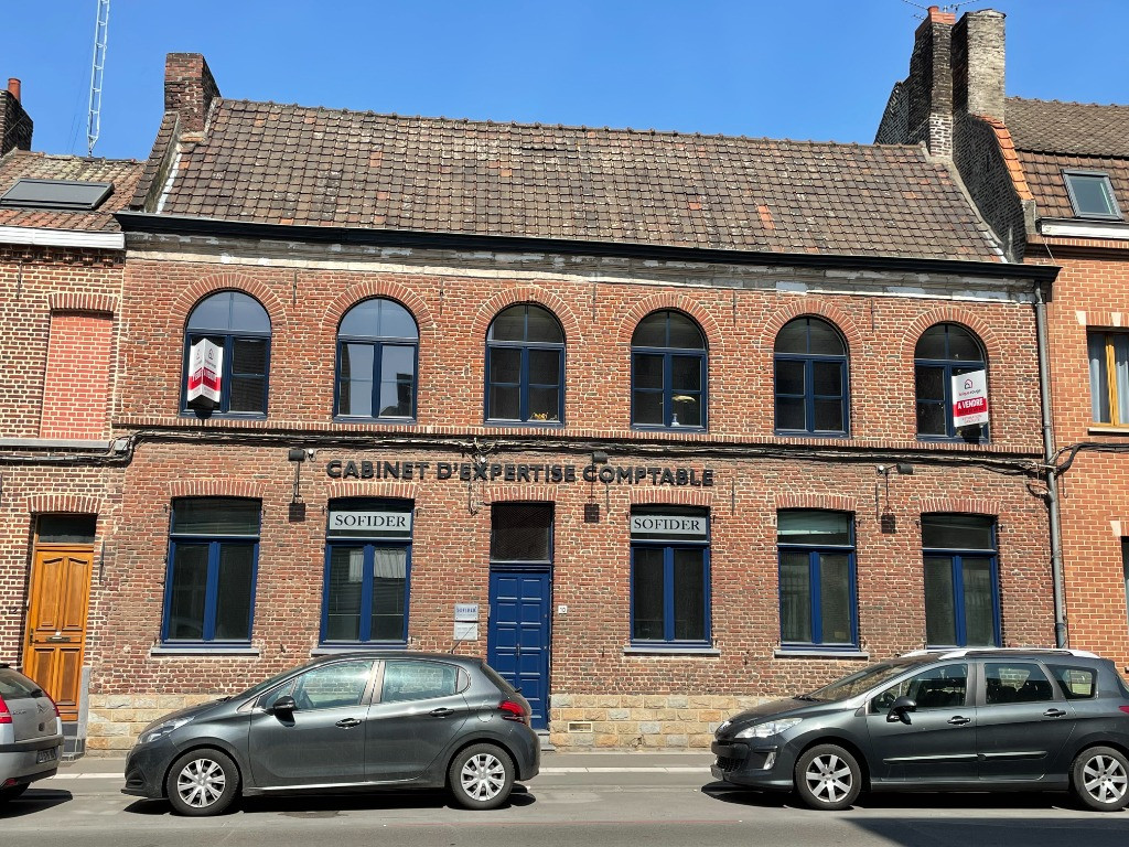 LOOS 10MN CHR  ensemble de bureaux+ grand hangard sur rue