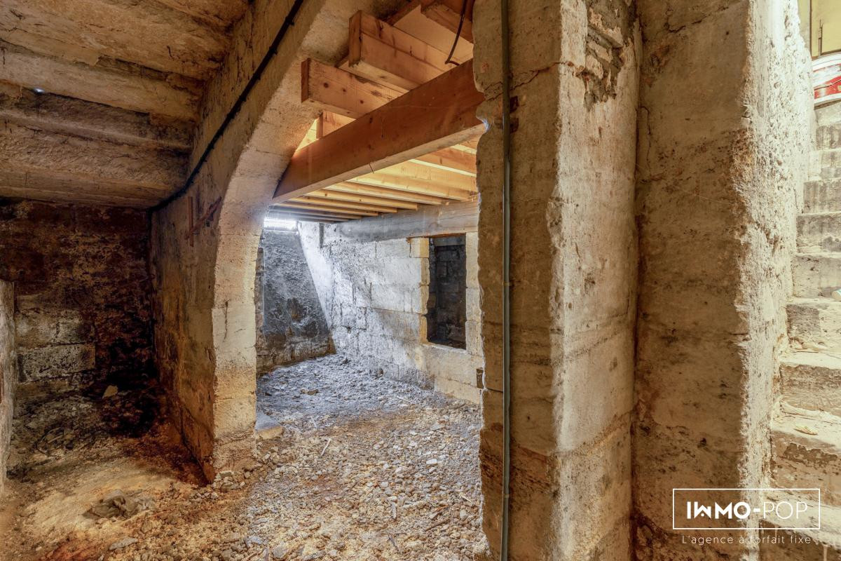 Local commercial de 80m2 et 70m2 de caves à Bordeaux Fondaudège