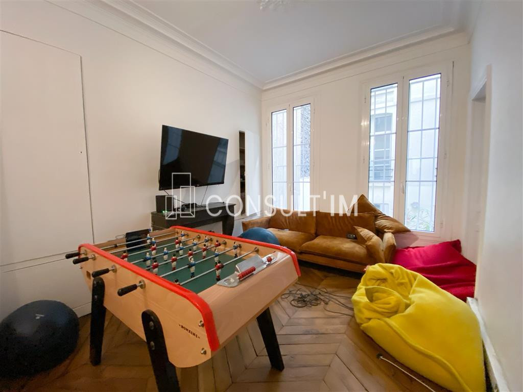 A louer bureaux avec parquet, moulures et cheminées
