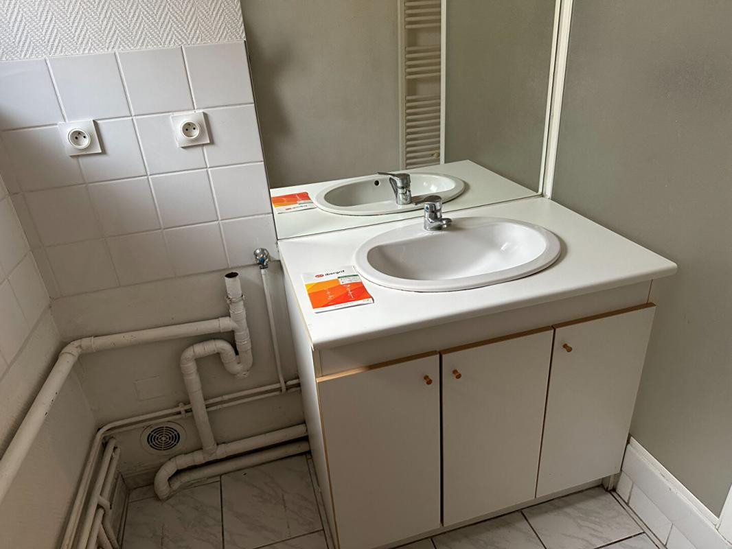 Chamalieres centre Immeuble de 2 lots T2 et T3 duplex 121 m2, cave et sous cave 292000 FAI