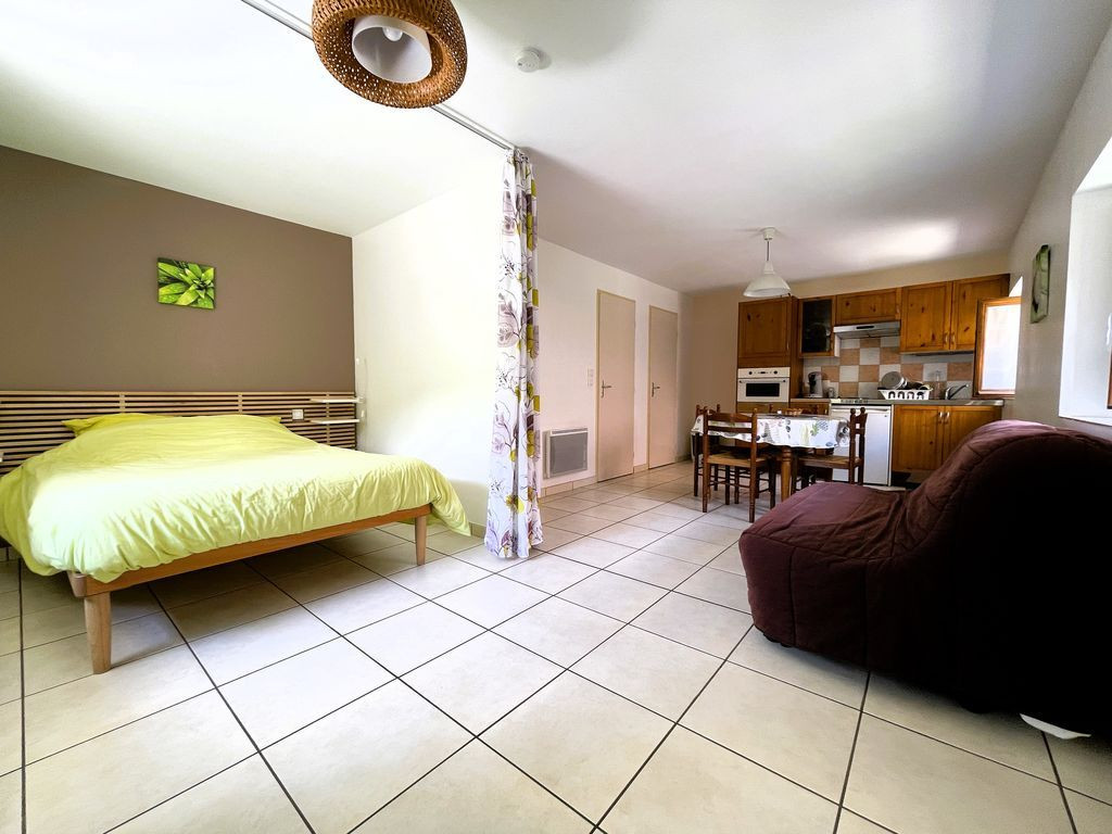 Propriété composée de 4 appartements + Terrain + Garage