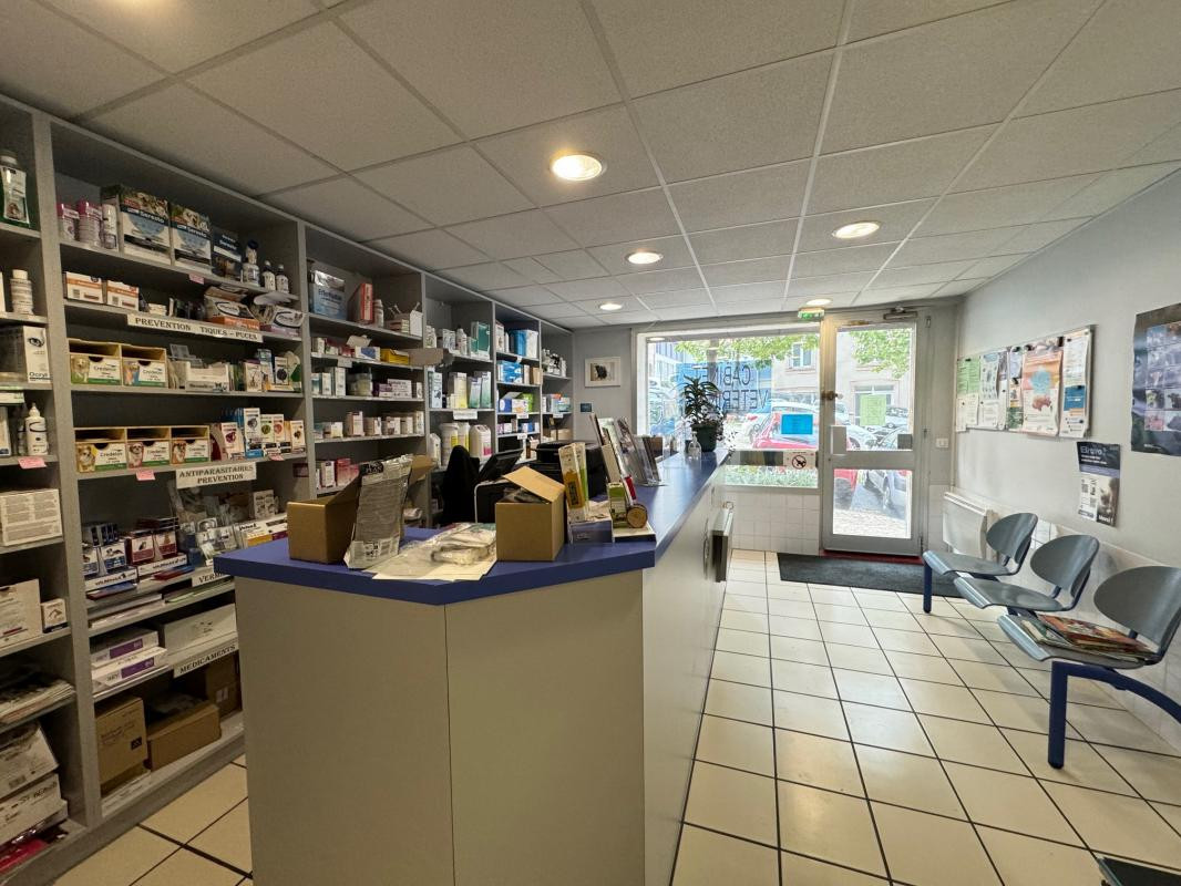 Local d'activité 80m2 avec réserve à vendre centre bourg  de Saint-Héand