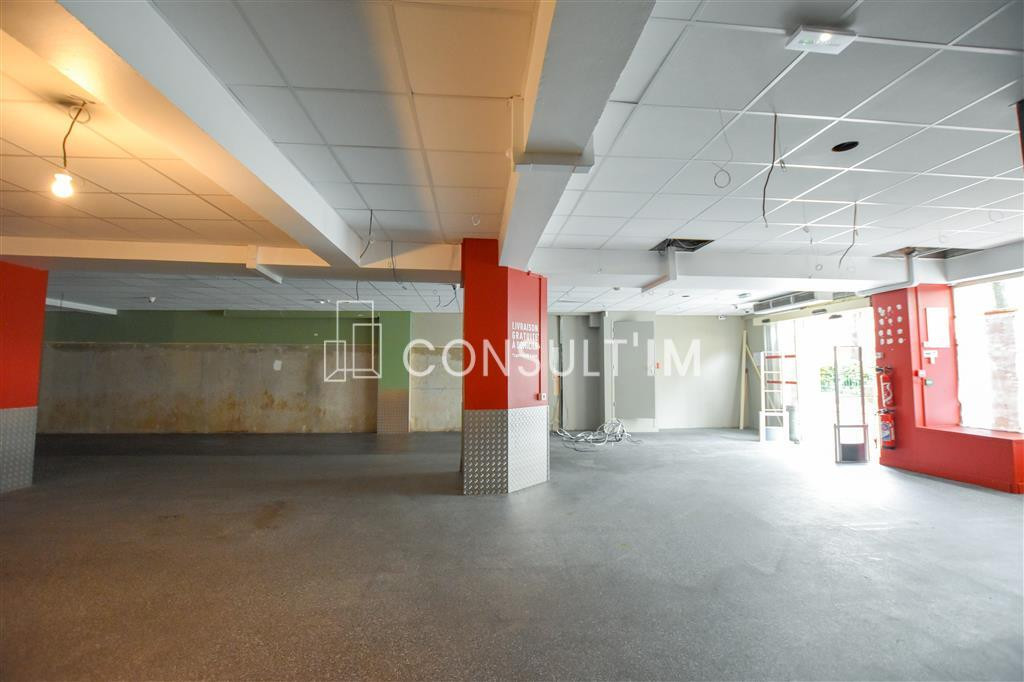 A proximité de la gare Montparnasse, boutique à louer