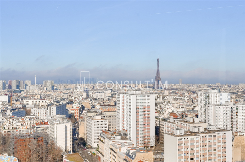 A louer bureaux rénovés et amovibles avec vue dégagée sur Paris