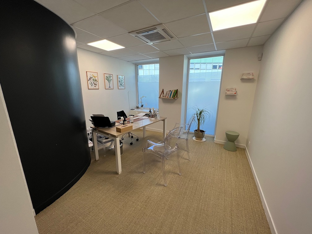 Local d'activité 97m2 avec 3 bureaux idéal profession indépendante