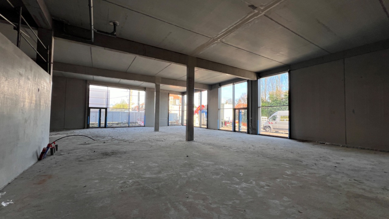 Cellule commerciale divisible de 396m2