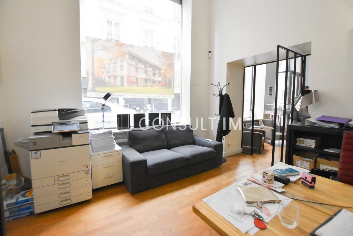 Boutique à louer avec un très beau linéaire de vitrine