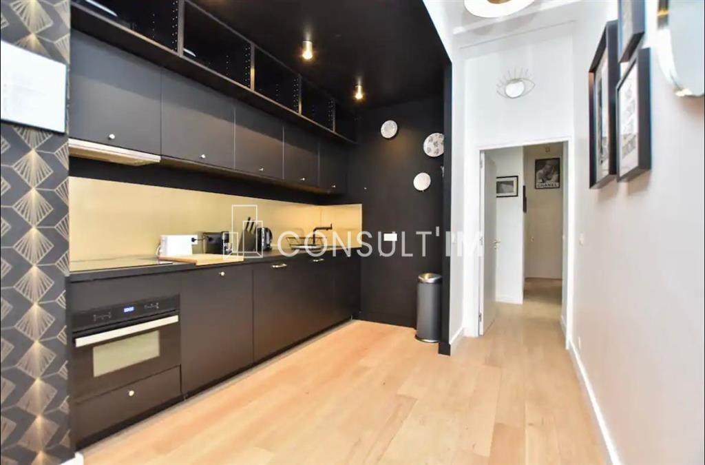 A vendre, une surface de bureaux LIBRE en bon état