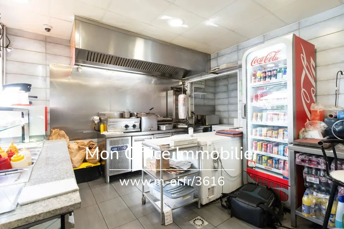 Référence : 3616-NAM - Murs Commerciaux loué avenue Gaston Berger