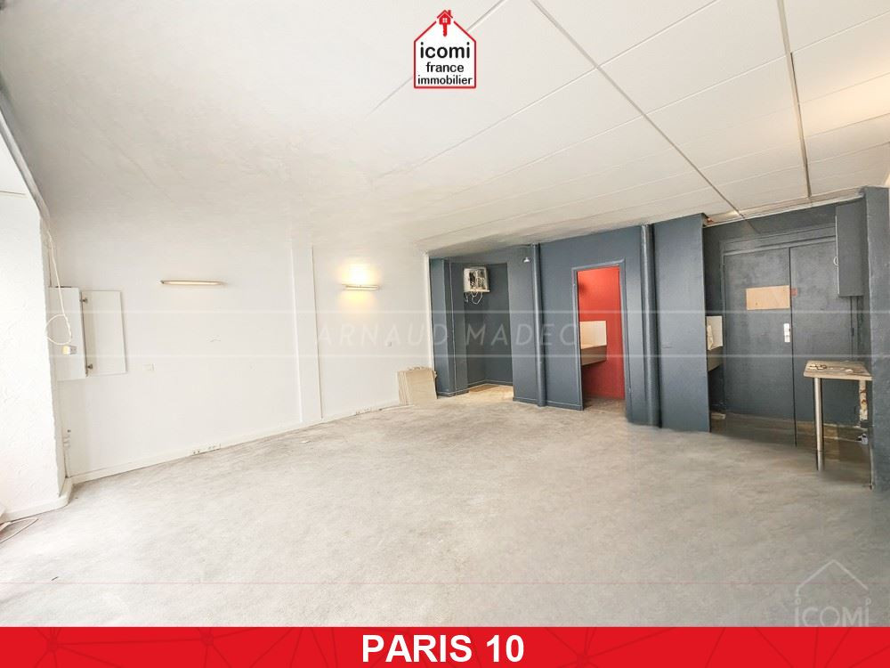 PARIS - Paris 10 (75010) - A VENDRE - LOCAL A USAGE MIXTE DE 40M² AVEC COIN CUISINE ET SDE/WC AMENAGE - BELLE HAUTEUR SOUS PLAFOND - VITRINE AVEC RIDEAU SECURITE